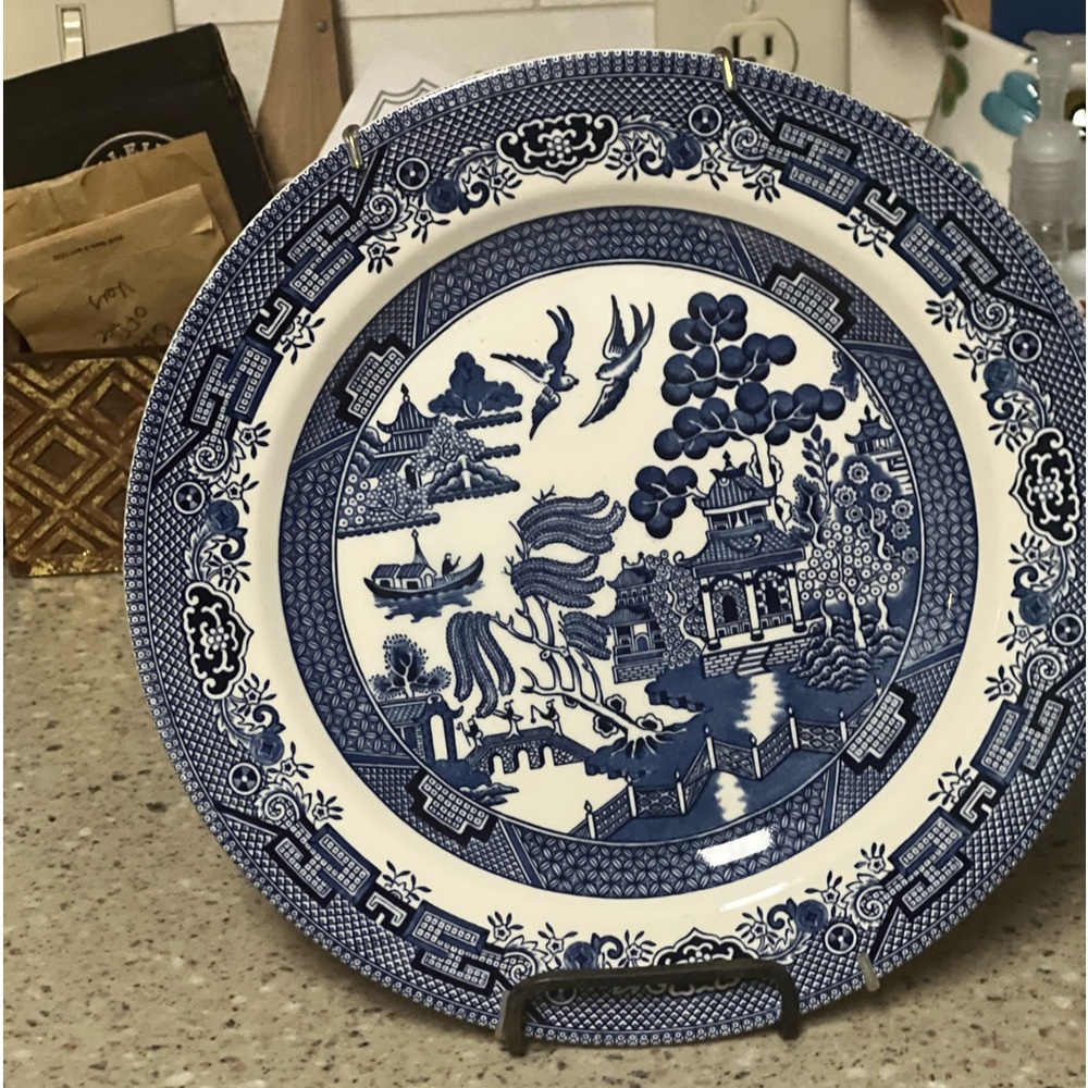 CHURCH HILL ENGLAND “WILLOW” PLATE WITH HANGER LIKE NEW